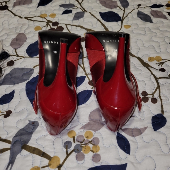 Giani Bini Red Peep Toe Mary Jane Heels - Picture 4 of 4